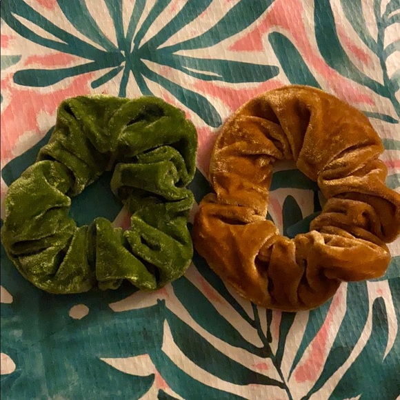 10 Piece Hair & Nail Accessories Beauty Bundle Set Lip Gloss Scrunchies Clips - Picture 6 of 12